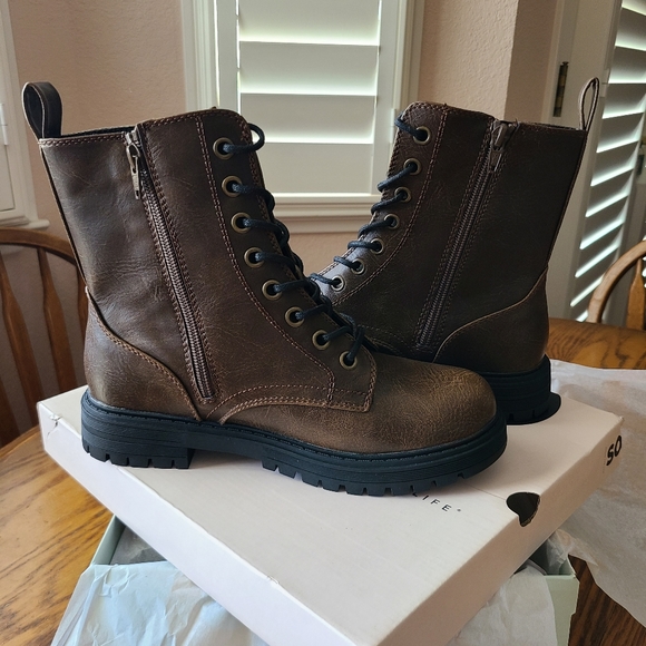 👀50% OFF🥾 NWT‼️ SO brand Reindeer Women's Combat Boots - Picture 11 of 14